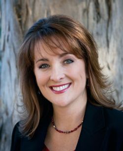 Profile photo of a State Farm Agent named: Julia Tipolt