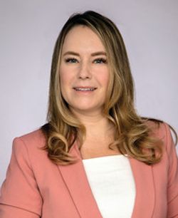 Profile photo of a State Farm Agent named: Virginia Chan