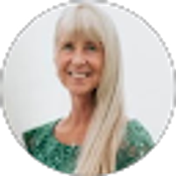 Profile photo of Lisa Laird