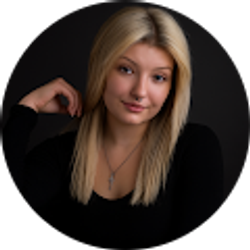 Profile photo of Chloe Moore