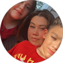 Profile photo of Holly Fernandez