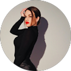 Profile photo of Lindsay Benay