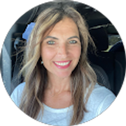 Profile photo of April Hardie