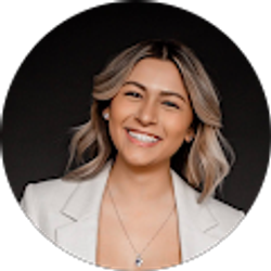 Profile photo of Sophie Santoso