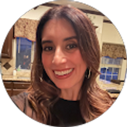 Profile photo of Lauren Pearl