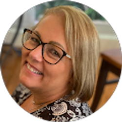 Profile photo of Kim Lyons