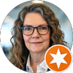 Profile photo of Suzanne Eveleth