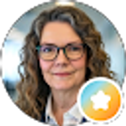 Profile photo of Suzanne Eveleth