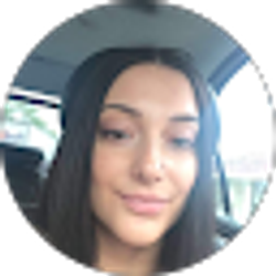 Profile photo of Izzy Violet