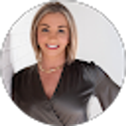 Profile photo of Elizabeth Maguire