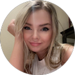 Profile photo of Catherine Holsapple