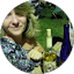 Profile photo of Desirae Leonard