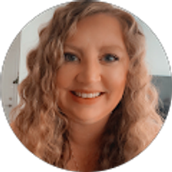 Profile photo of Ashley Draheim