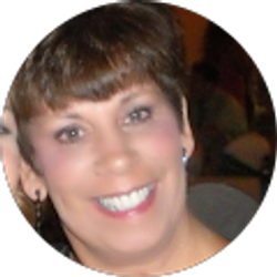 Profile photo of Nadine Swierczewski