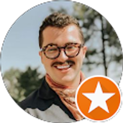 Profile photo of Elliott Davis