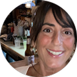 Profile photo of Vikki Hansen