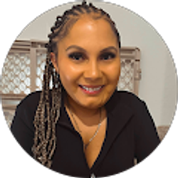 Profile photo of Lindsay Marie