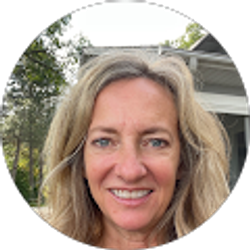 Profile photo of Julie Harty