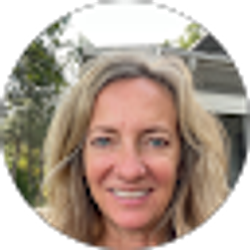 Profile photo of Julie Harty