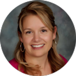 Profile photo of Lyndsay Clair