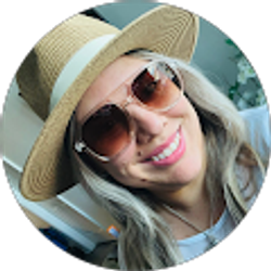 Profile photo of Julia Huhner