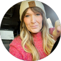 Profile photo of Lindsay Kinney