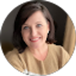 Profile photo of Leighann Bussell
