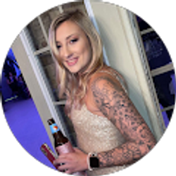 Profile photo of Lyndsey Lee
