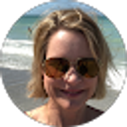 Profile photo of THE HANDBAG HOUSEWIFE