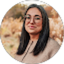 Profile photo of Lauren Cavileer