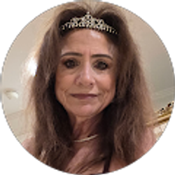 Profile photo of Luci Besmertnik