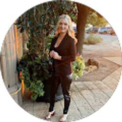 Profile photo of RaeLene Evans