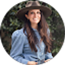 Profile photo of Lindsey Lowe