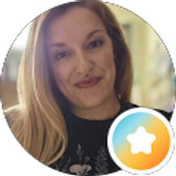 Profile photo of Ashley Holt