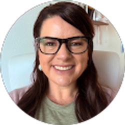 Profile photo of Lisa Linger