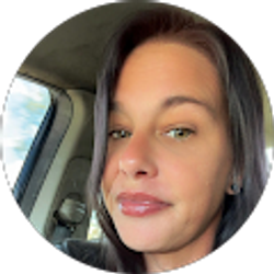 Profile photo of Kelly Hyatt