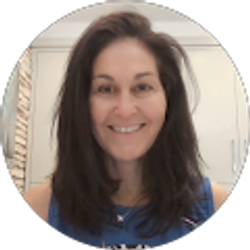 Profile photo of Julie Linn