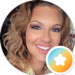 Profile photo of Leanne Apolius