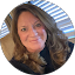 Profile photo of sarah ficenec