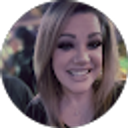 Profile photo of Siobhan Uryevick
