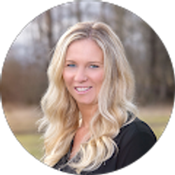 Profile photo of Holly Peterson Kjeldsen