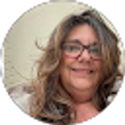 Profile photo of Lori Gonia