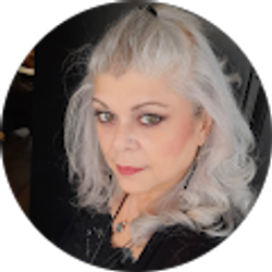 Profile photo of Holly Nye