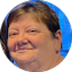 Profile photo of Linda Komondy
