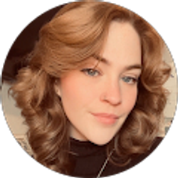 Profile photo of Lindsey Shea