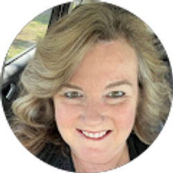 Profile photo of Kim Kennealy