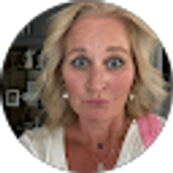 Profile photo of Kelli Wordekemper