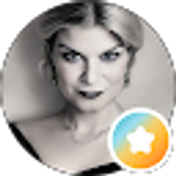 Profile photo of Jacqueline Ballarin