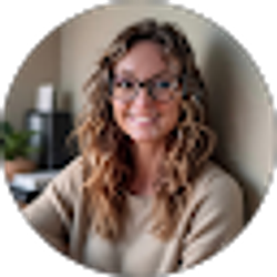 Profile photo of Holly Dukes