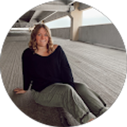 Profile photo of Kelly Lynn